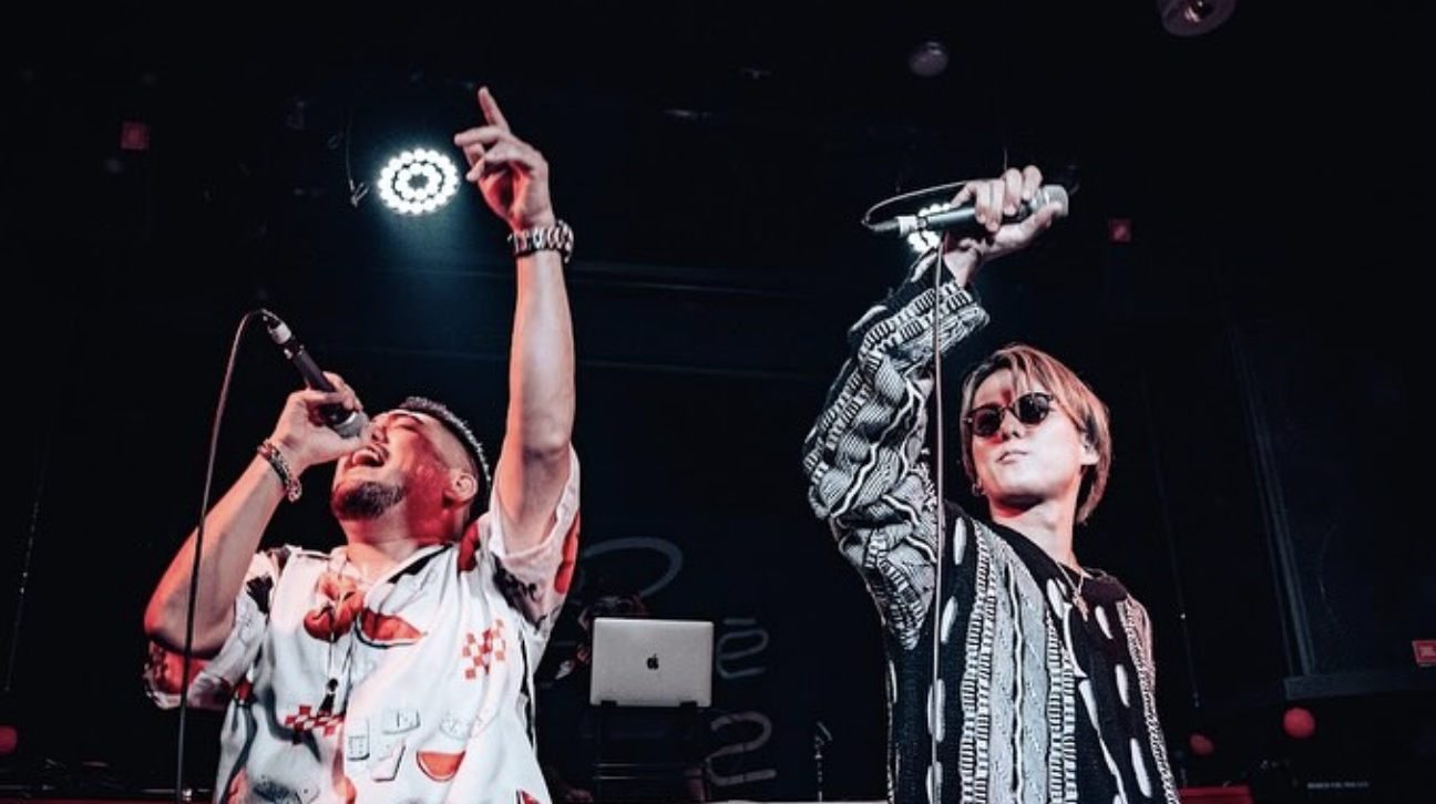 Duo stage performance