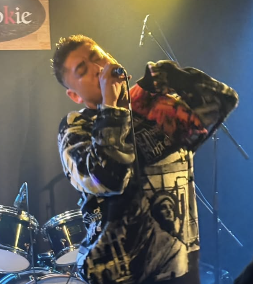 JUSTY WIDE solo stage performance